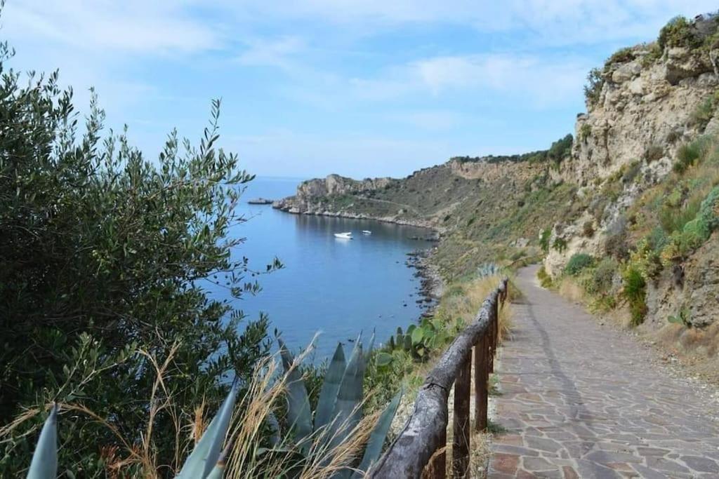 Casa Vacanze Il Nido - 4 Stelle Milazzo Bagian luar foto